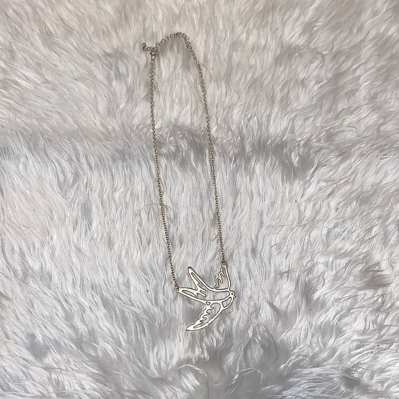 Silver Sparrow Necklace 🩶 - Picture 2 of 3